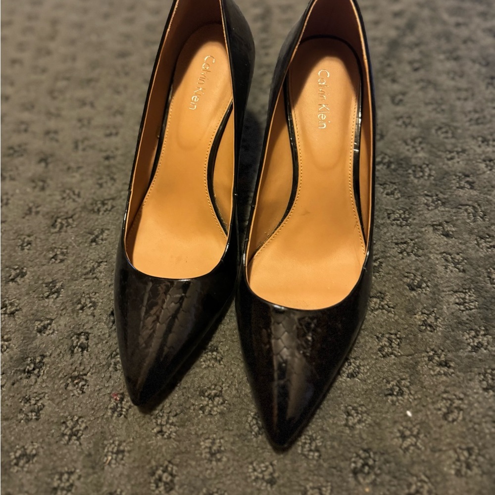 Calvin Klein Women’s size 7 black leather heel***brand new never worn**